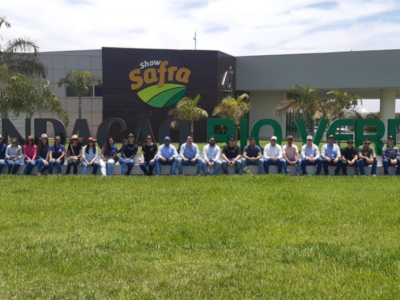 Acadêmicos da UFMT visitam centro de pesquisa da Fundação Rio Verde