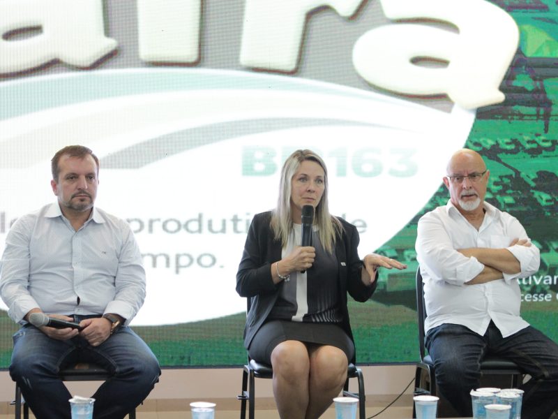 Acrismat liga alerta na suinocultura durante Show Safra