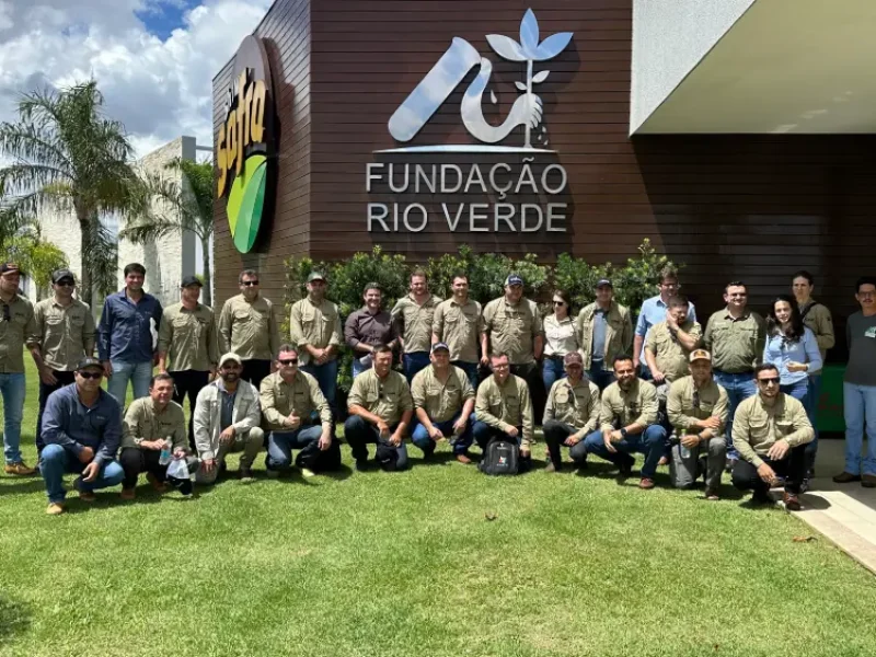 Durante visita à Fundação Rio Verde, consultores buscam informações sobre anomalia da soja