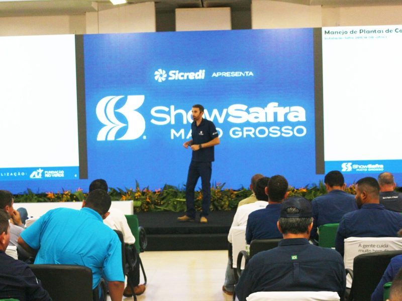 Pesquisador da Fundação Rio Verde apresenta resultados de campo e orientações práticas no Show Safra MT