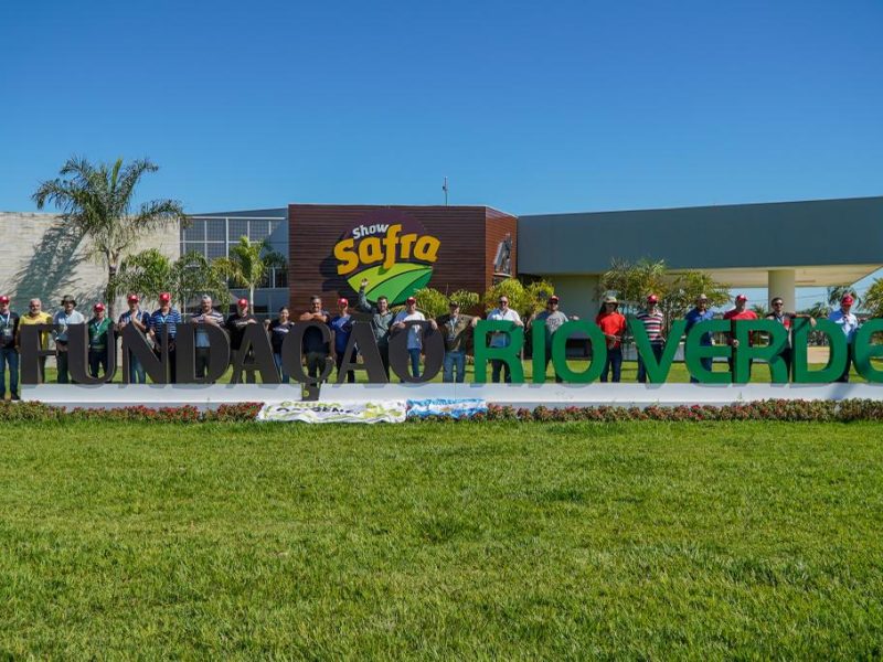 Produtores argentinos visitam experimentos da Fundação Rio Verde