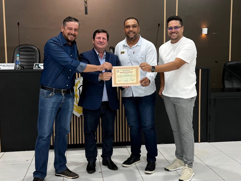 Representantes da Fundação Rio Verde recebem Moções de Aplausos da Câmara Municipal